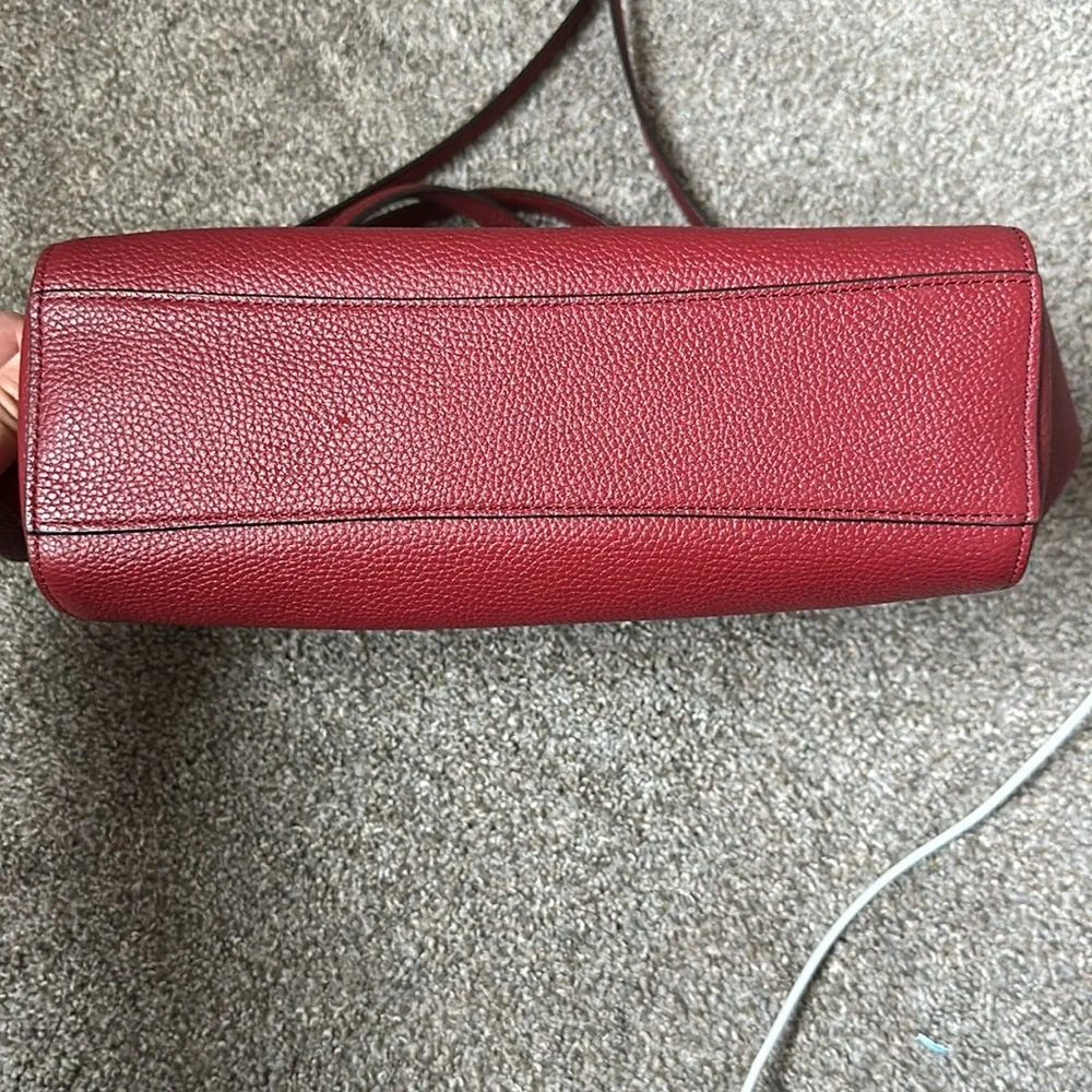 Coach - Picture 6 of 7